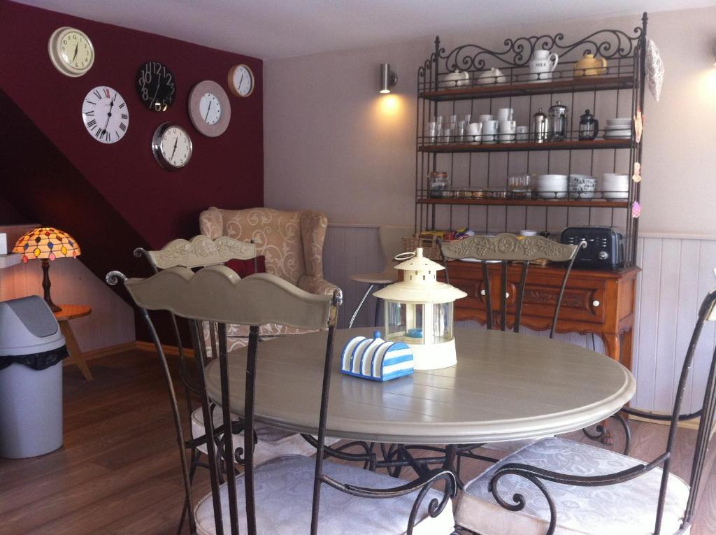 Bonningtons Stansted Self Catering Hotel Stansted Mountfitchet Room photo