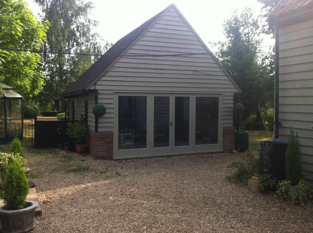 Bonningtons Stansted Self Catering Hotel Stansted Mountfitchet Room photo