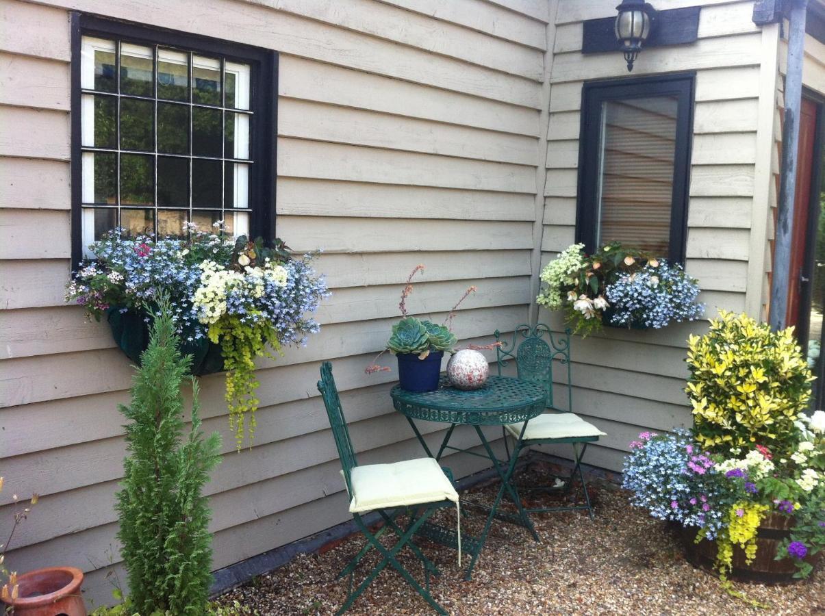Bonningtons Stansted Self Catering Hotel Stansted Mountfitchet Room photo